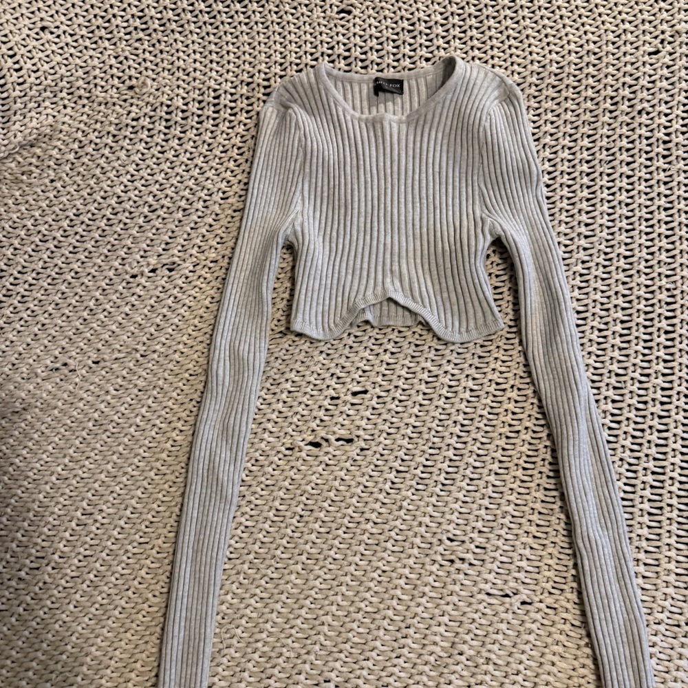 White Fox Gray Ribbed Long Sleeve Crop Top